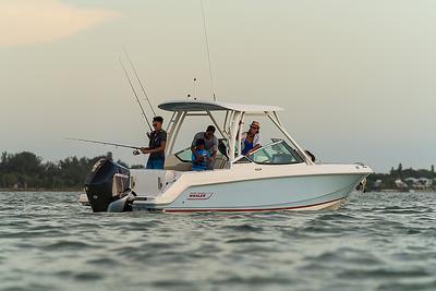 2025-boston-whaler-240-vantage-power-9533498-20240905065036975-1_XLARGE.jpg