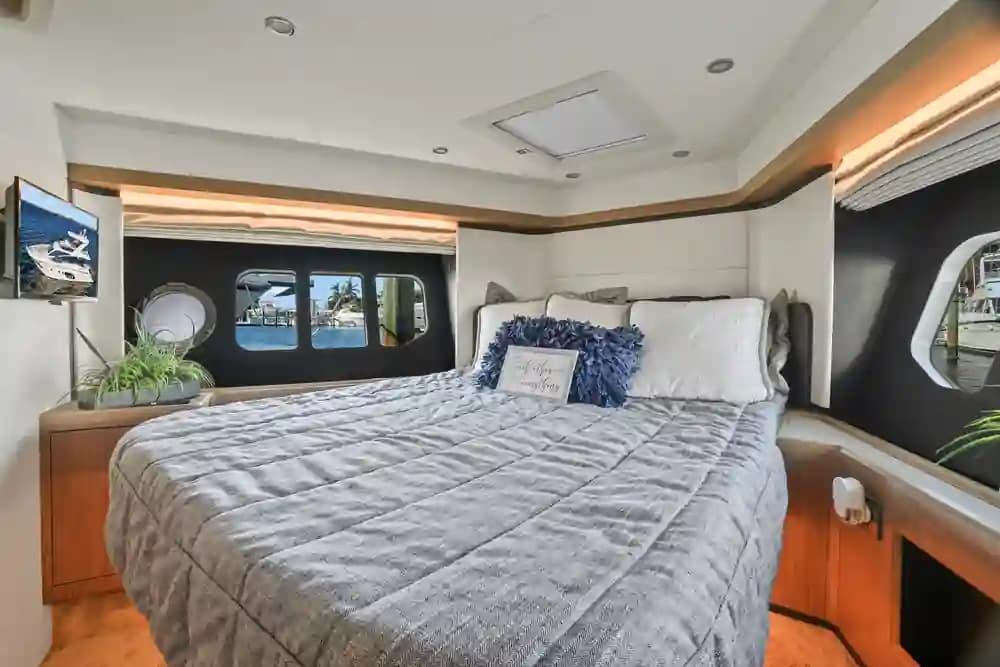 2019 Absolute 50 FLY for Sale in Aventura, Florida Flybridge 2