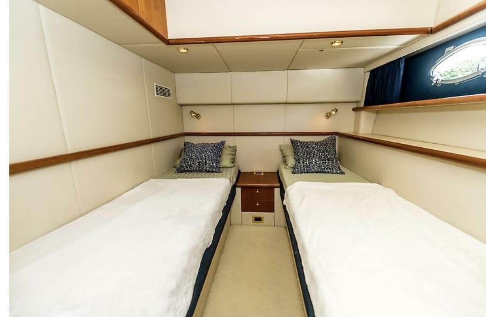 1997 Sunseeker Manhattan 62 for Sale in Chicago, Illinois Motor Yacht 5