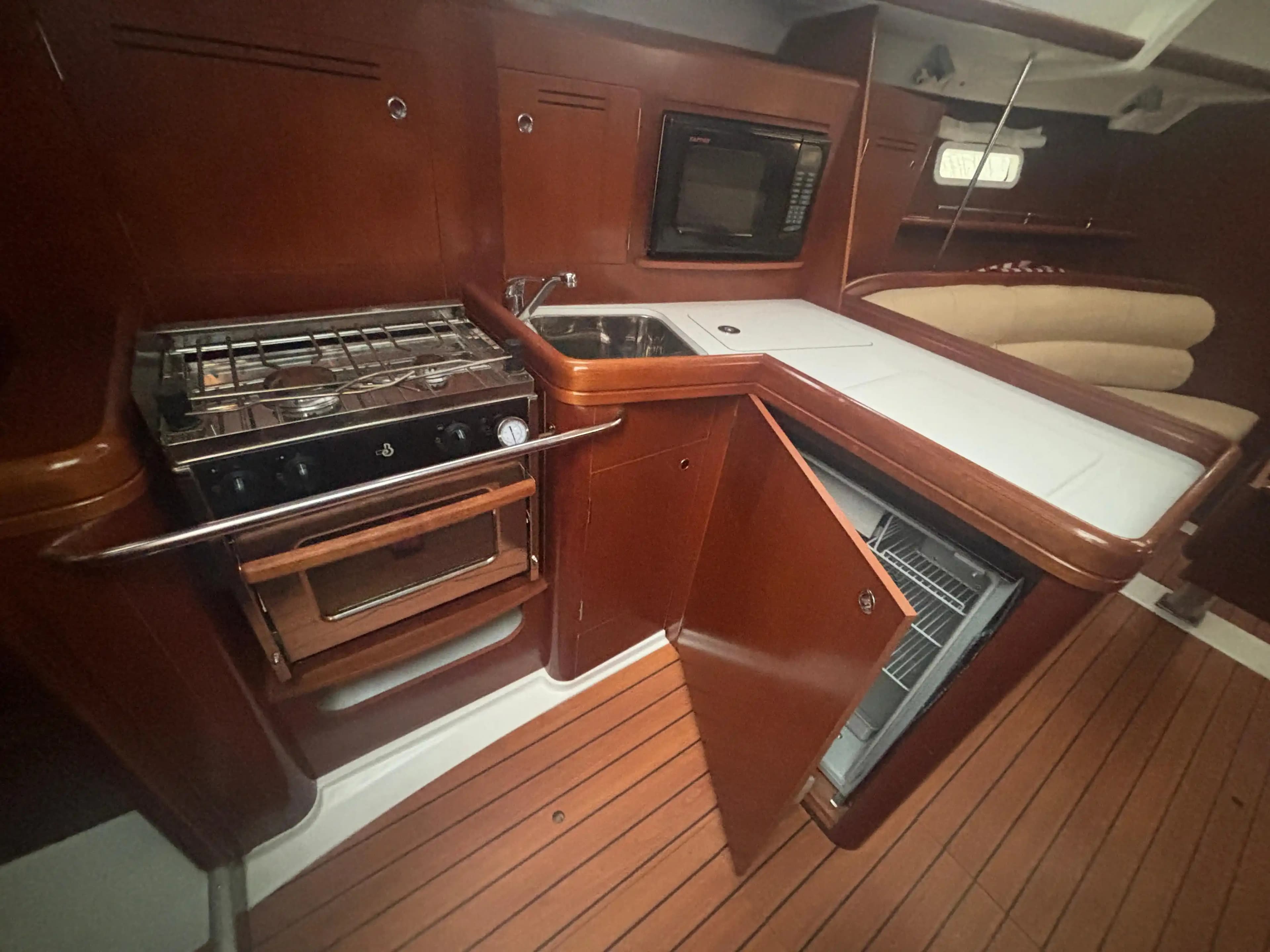 2005 Beneteau Oceanis Clipper 343 for Sale in Marion, Massachusetts Monohull 5