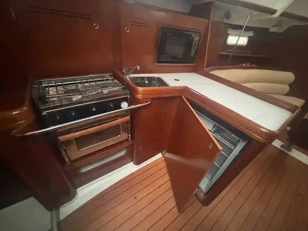 2005 Beneteau Oceanis Clipper 343 for Sale in Marion, Massachusetts Monohull 5