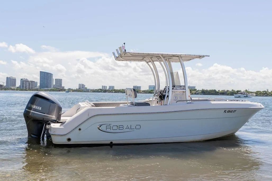 2020 Robalo R222 for Sale in Miami, Florida Center Console 3