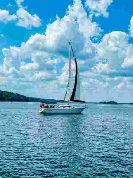 1989 Pearson Yachts 37