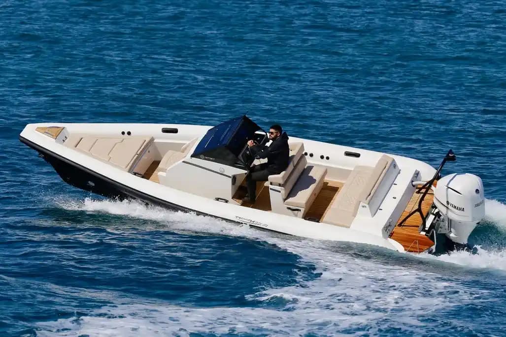 2025 Technohull GT7 Sold in Nassau, BS Center Console 4