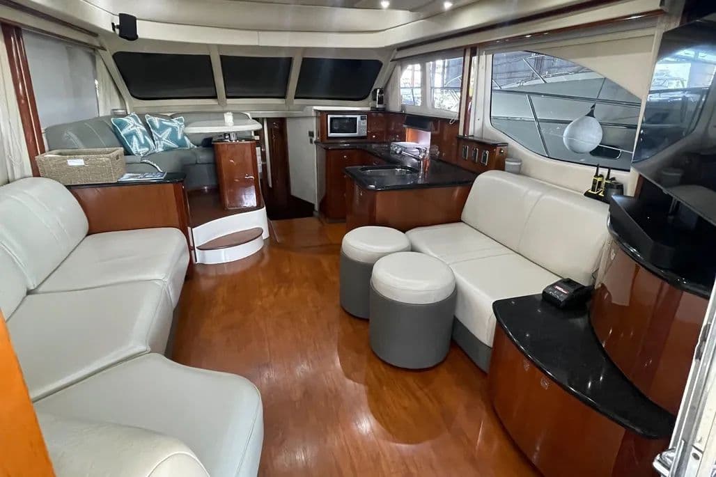 2009 Sea Ray 520 Sedan Bridge for Sale in Miami Beach, Florida Flybridge 4