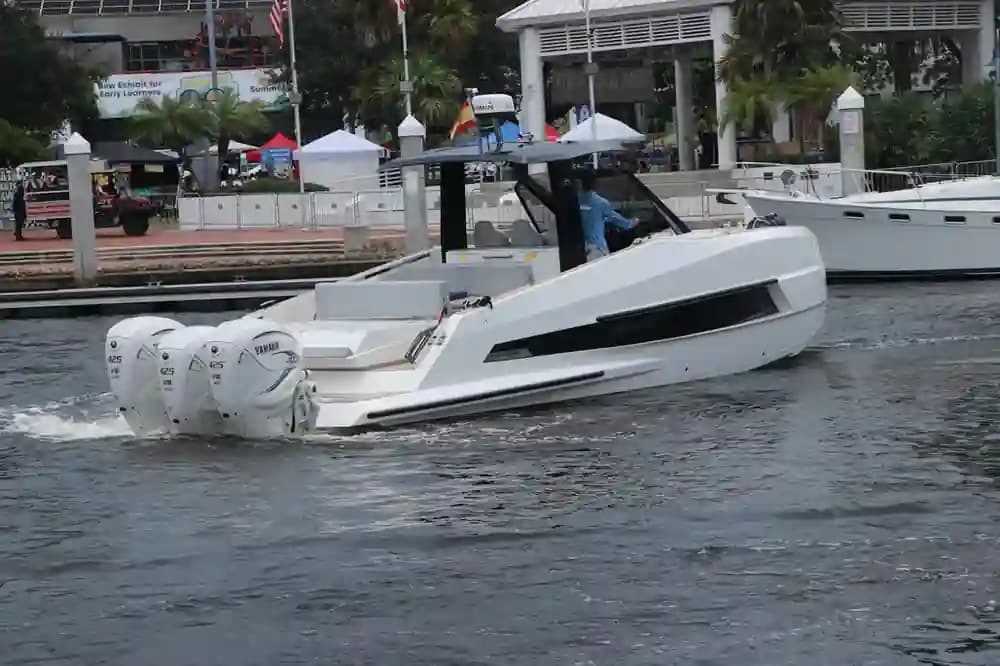 Astondoa 377 Coupe Outboard for Sale