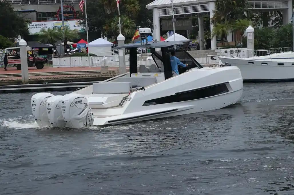 Astondoa 377 Coupe Outboard for Sale