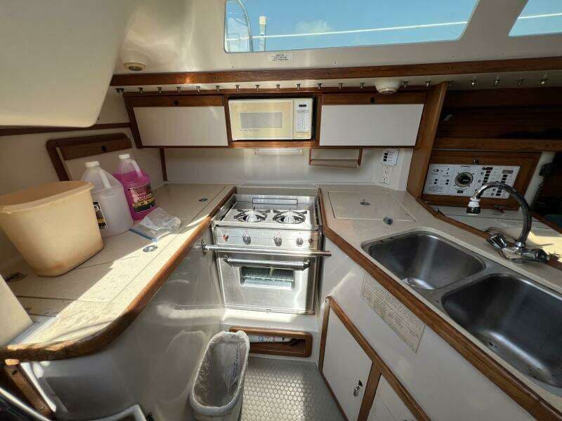 1994 Catalina Yachts 320 for Sale in Bloomington, Indiana Sloop 4