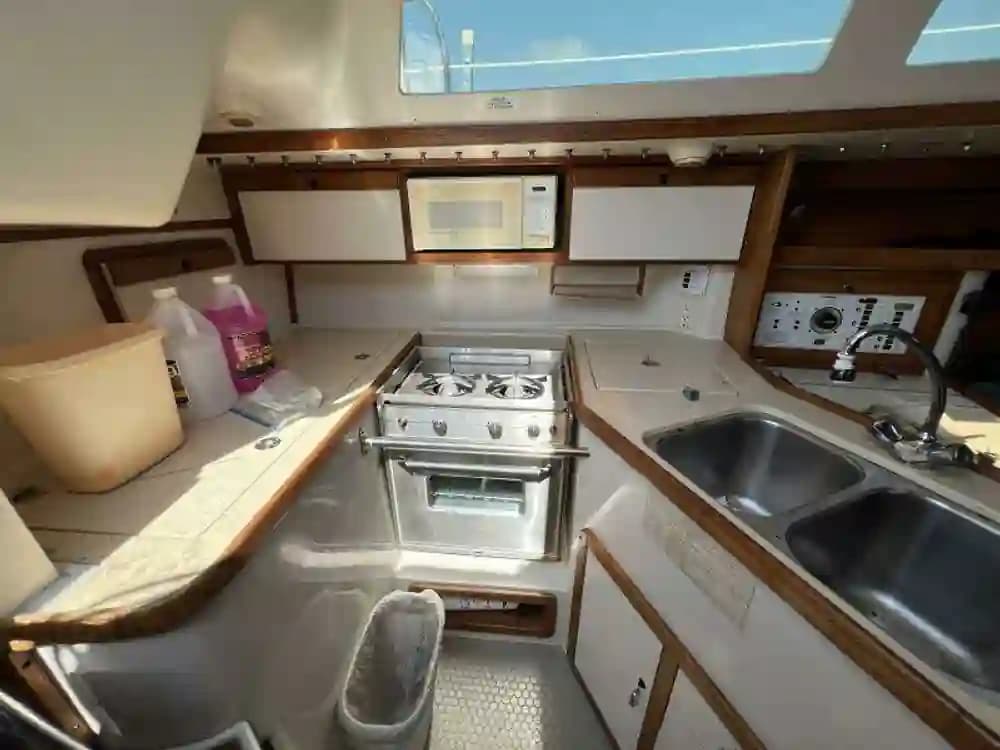 1994 Catalina Yachts 320 for Sale in Bloomington, Indiana Sloop 4
