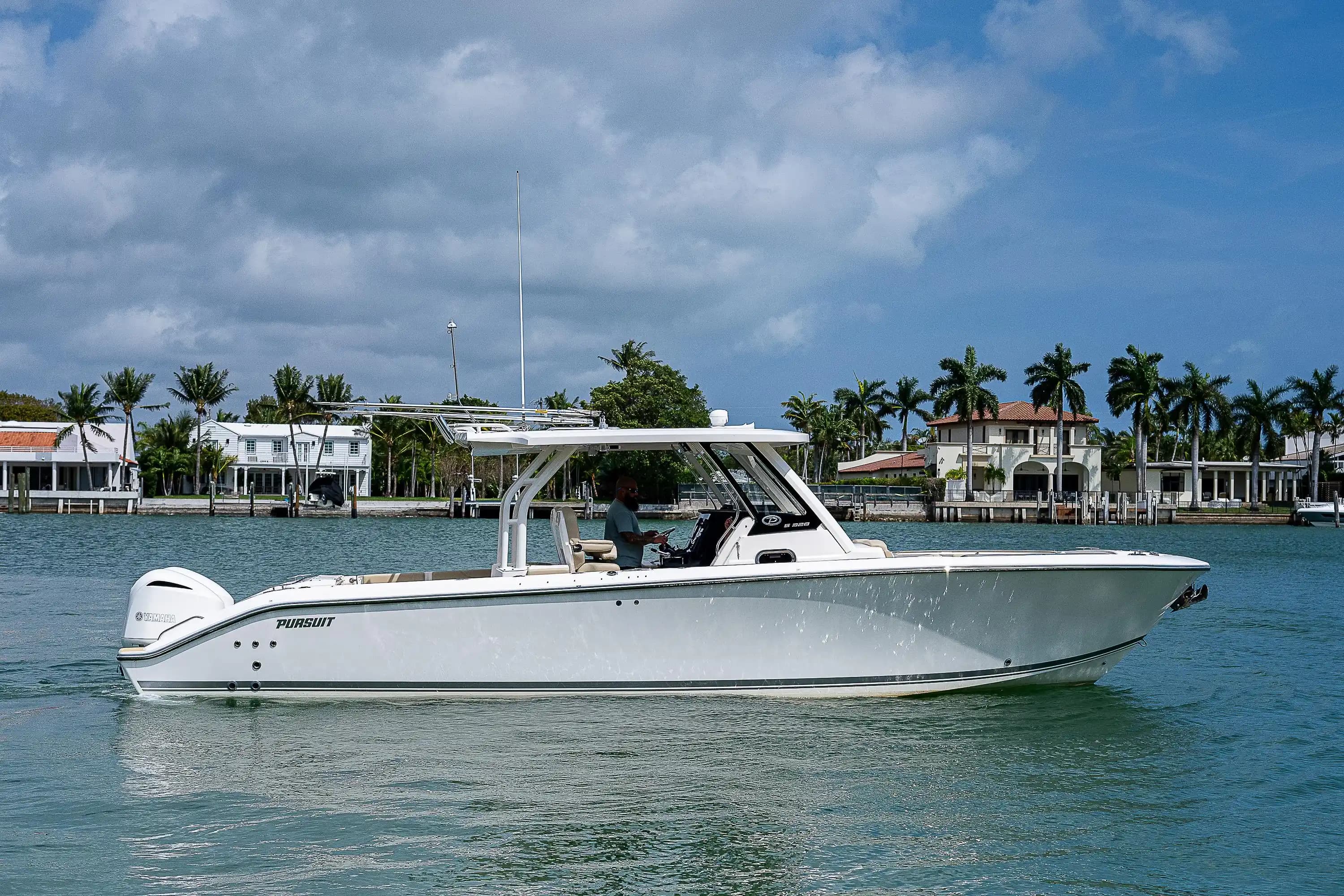 2018 Pursuit S 328 Sold in Miami Beach, Florida Center Console
