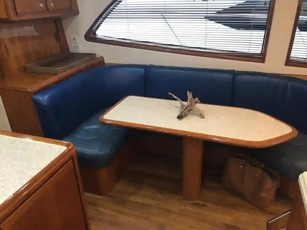 2004 Bertram Convertible 570 for Sale in Fort Pierce, Florida Sport Fishing 4