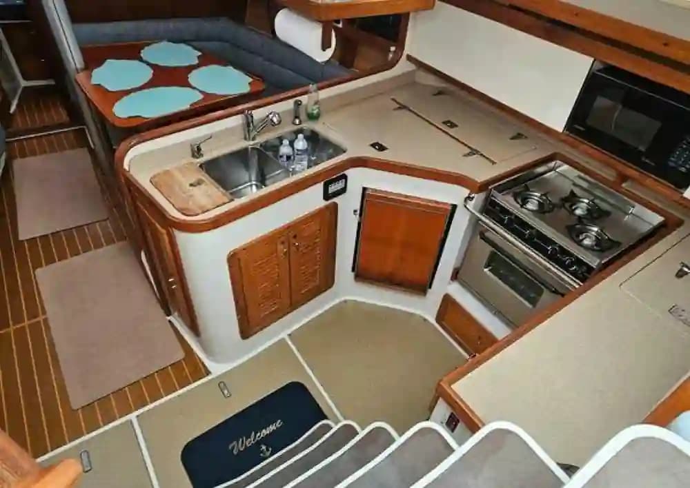 1995 Catalina Yachts 400 for Sale in Tracys Landing, Maryland Monohull 3