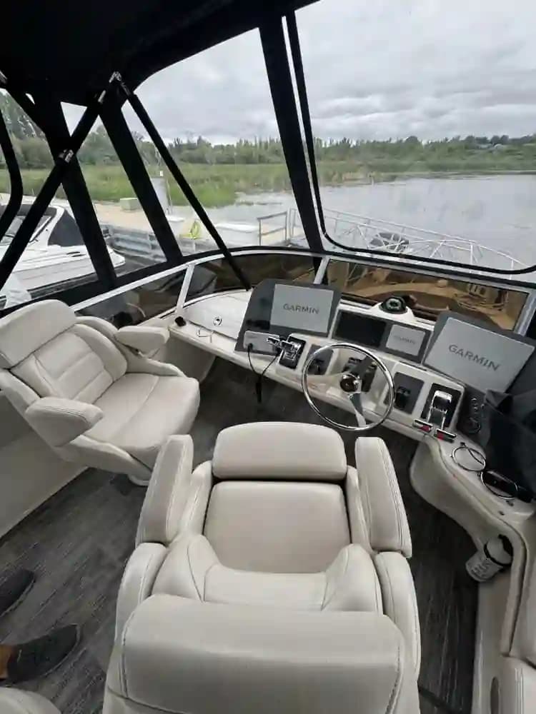 2001 Regal 3780 Commodore for Sale in Sturgeon Bay, Wisconsin Express Cruiser 3