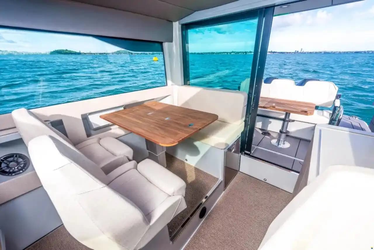2023 Saxdor 320 GTC for Sale in Geneva, CH Pilothouse 4