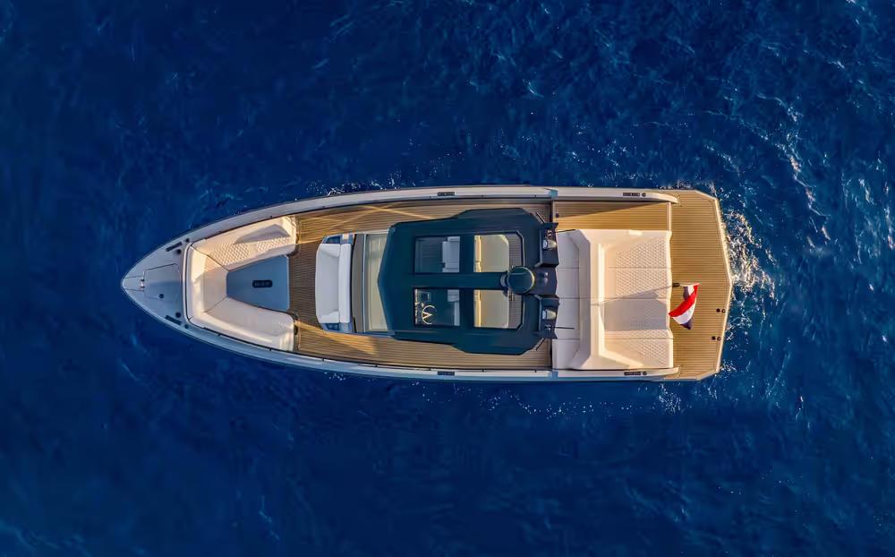 VQ40_SportsLine_inboard00003.png