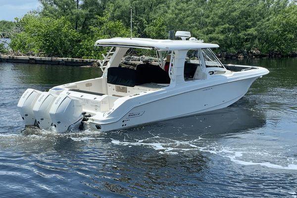 2022 Boston Whaler 350 Realm
