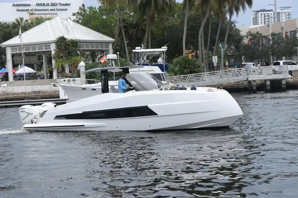 Astondoa 377 Coupe Outboard for Sale
