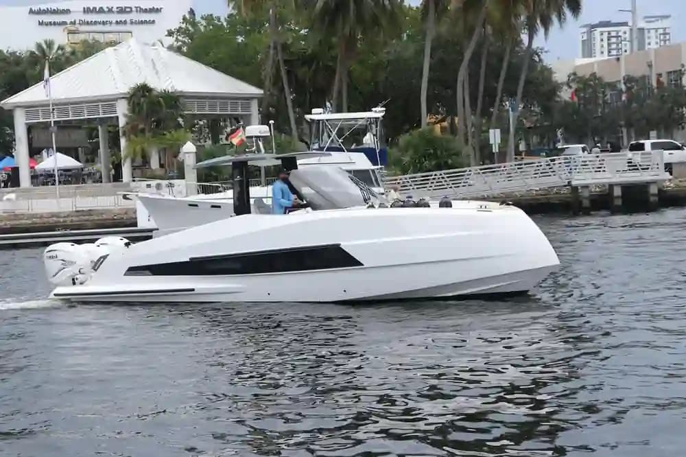 Astondoa 377 Coupe Outboard for Sale