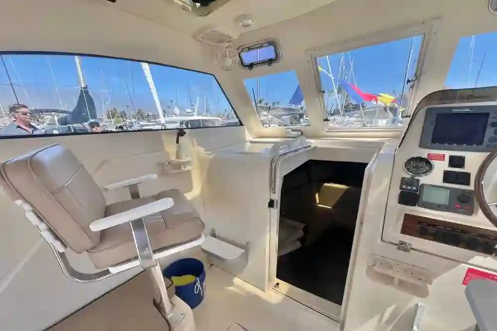 2006 Mainship Pilot 30 II Sedan for Sale in San Diego, California Express Cruiser 5