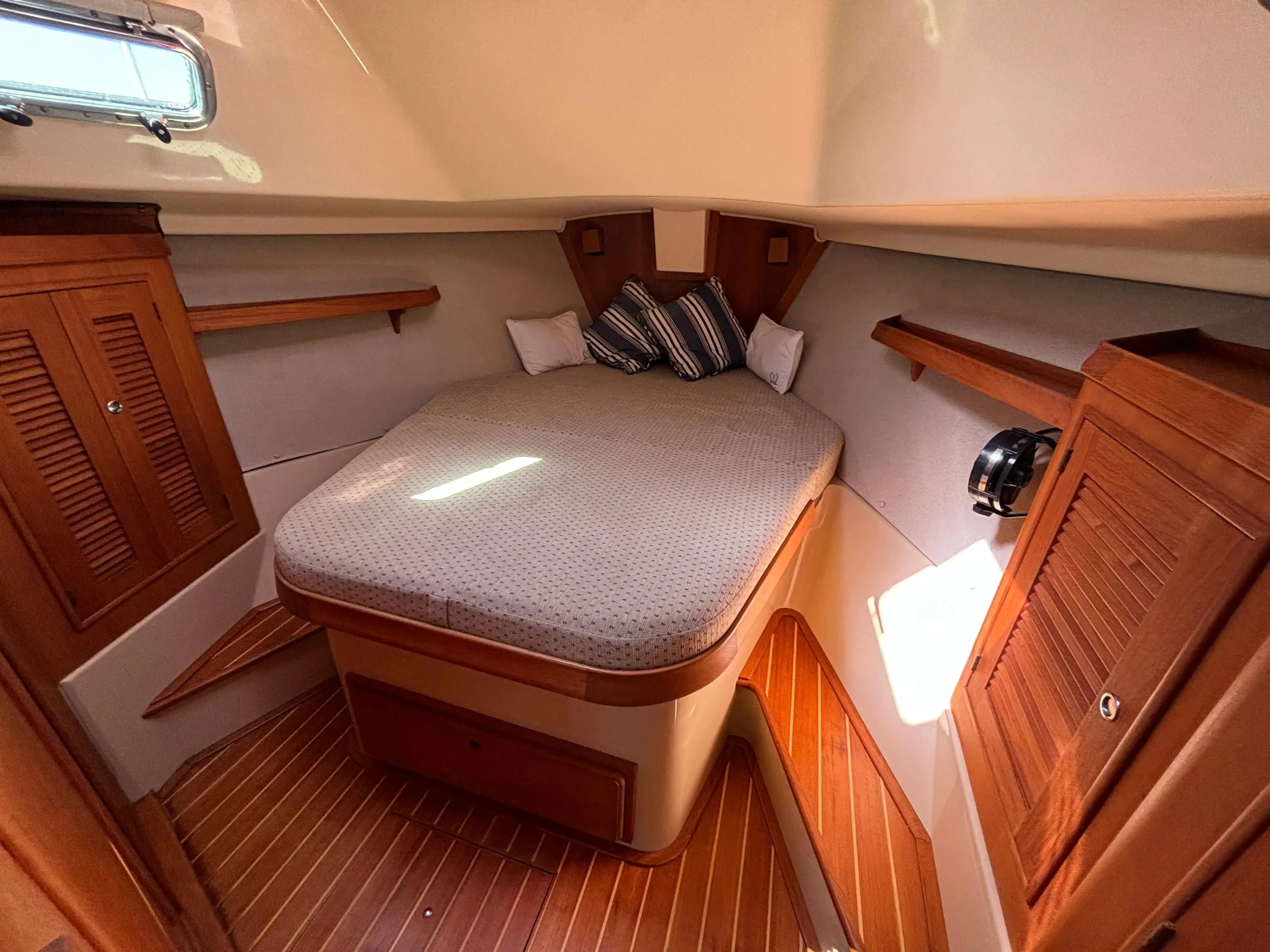 2004 Island Packet Yachts 370 for Sale in Salem, Massachusetts Monohull 3