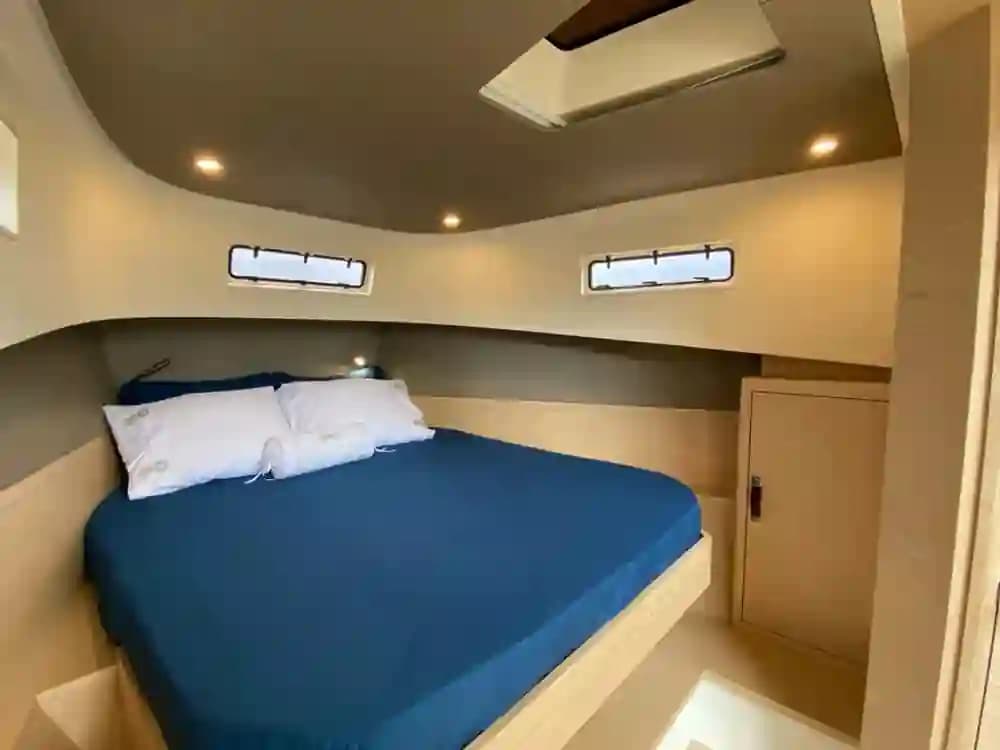 2024 Solaris Power 40F Open for Sale in New Rochelle, New York Walk-around Boats 4