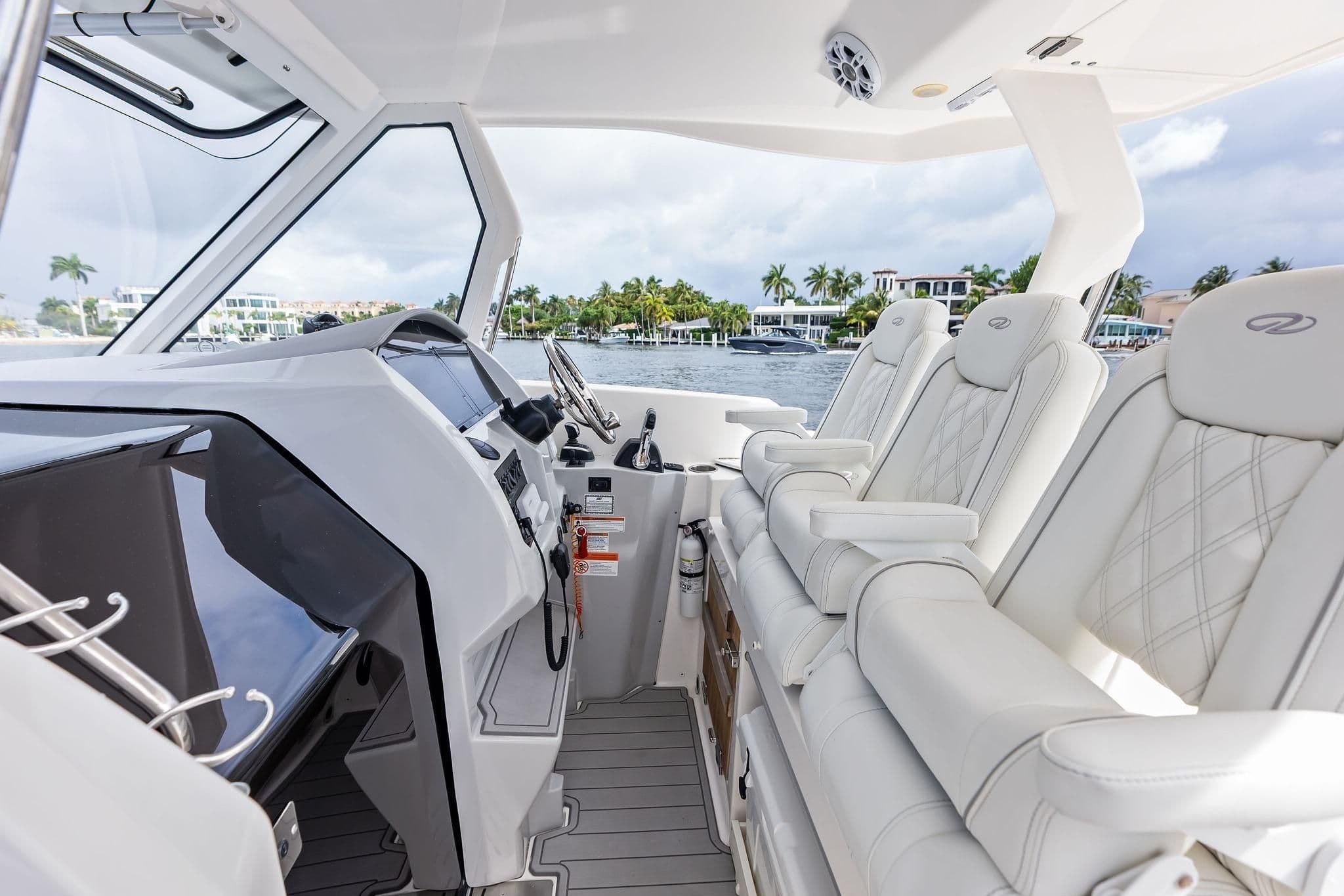 2022 Regal 33 SAV à vendre à Pompano Beach, Florida Cruiser 1