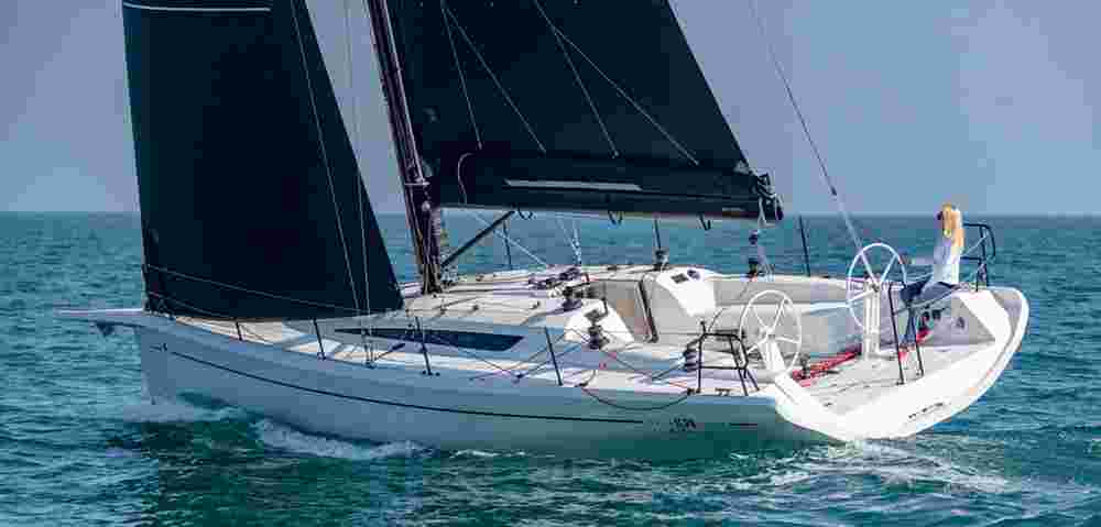 2025 Italia Yachts 11.98 Bellissima