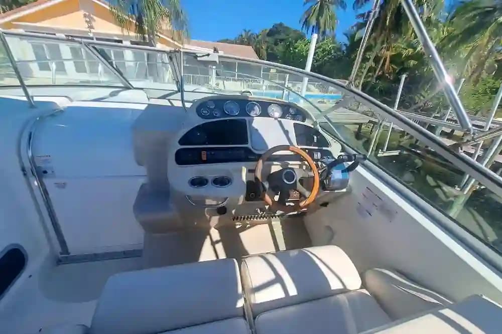 2005 Chaparral 330 Signature for Sale in North Palm Beach, Florida Express Cruiser 5