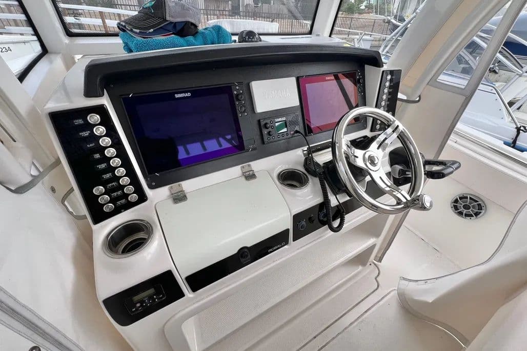 2017 Robalo R302 a la venta en Huntington Beach, California Center Console 5