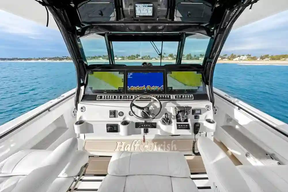2018 HCB 53 Sueños Verkauft in Fort Lauderdale, Florida Center Console 2