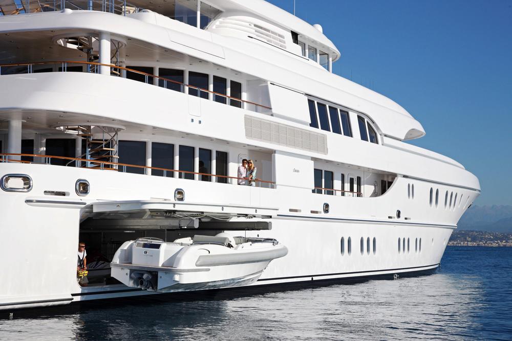 98d16-yacht-bellavita-exterior05-scaled.jpg