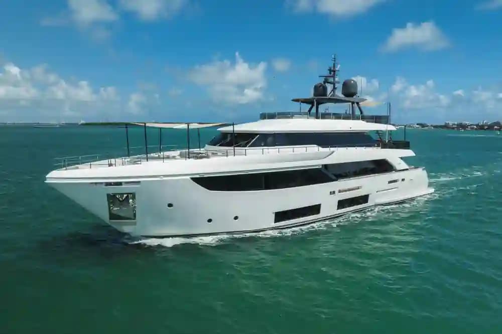 2023 Custom Line Navetta 33 zum Verkauf in Miami, Florida Megayacht 2