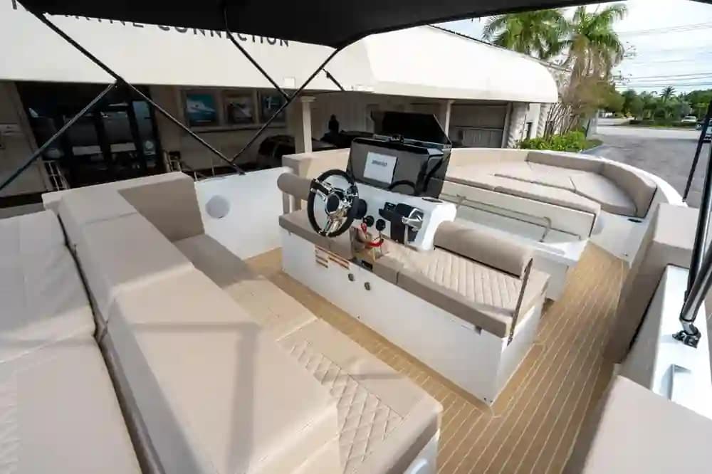 2025 De Antonio Yachts D28 Deck Sold in Miami, Florida Center Console 2