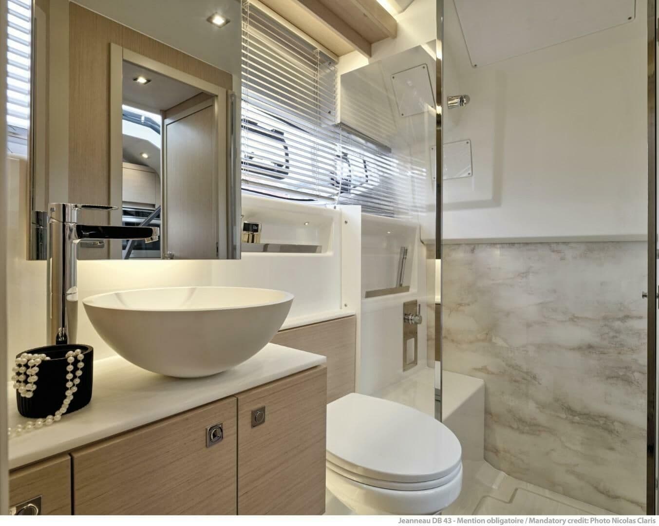 2025 Jeanneau DB/43 OB for Sale in Fort Lauderdale, Florida Cruiser 3