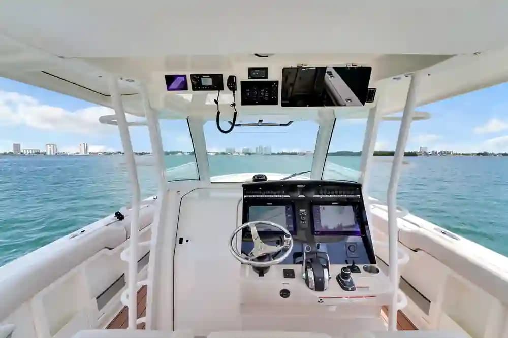 2020 Boston Whaler 380 Outrage in vendita a North Miami Beach, Florida Center Console 3