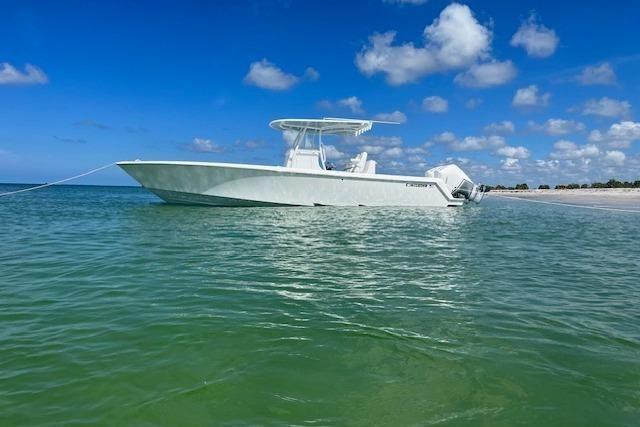 Contender 32ST in vendita