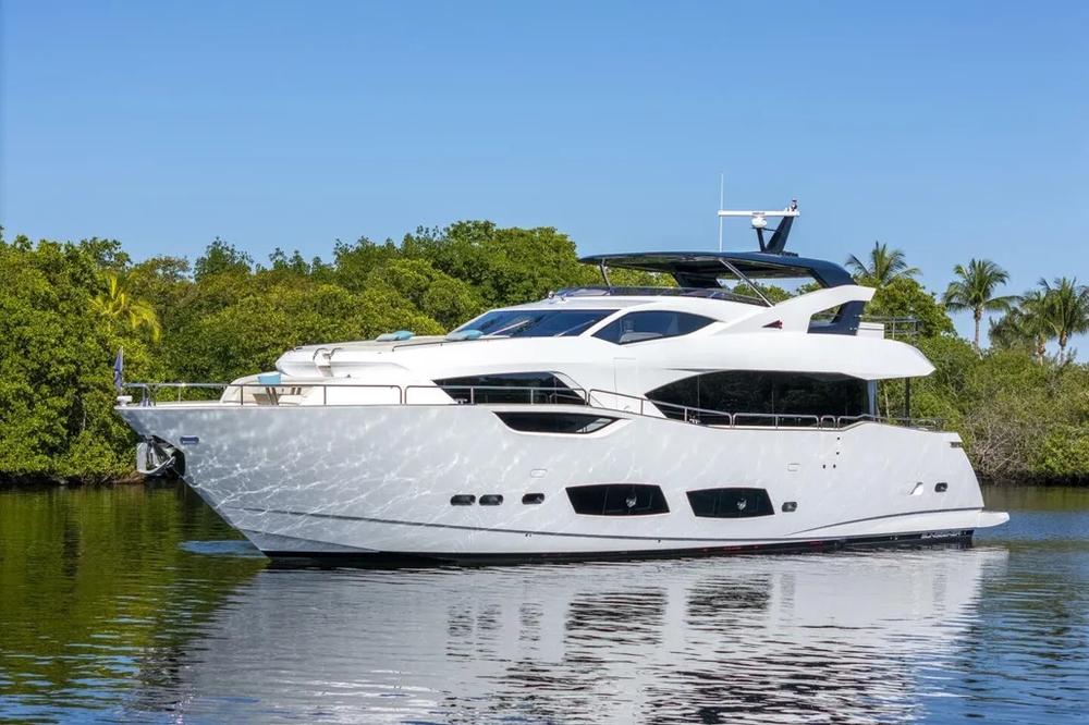 2026 Sunseeker 95 Yacht