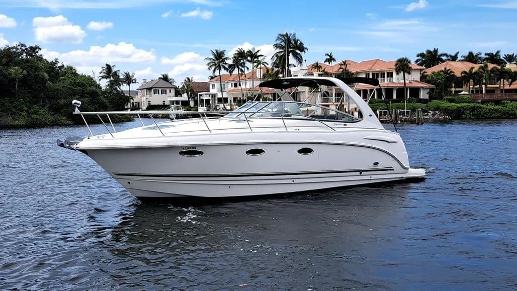 2005 Chaparral 330 Signature for Sale in North Palm Beach, Florida Express Cruiser