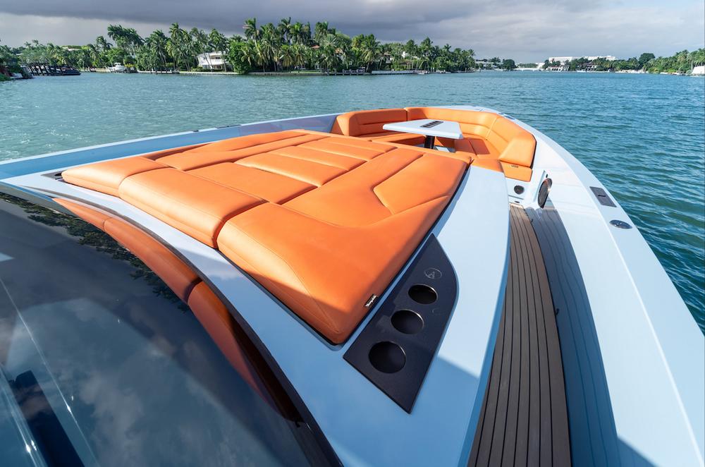 Vanquish-VQ52-yacht-luxury-easyboats-mallorca-bow-seating-sunpad.png