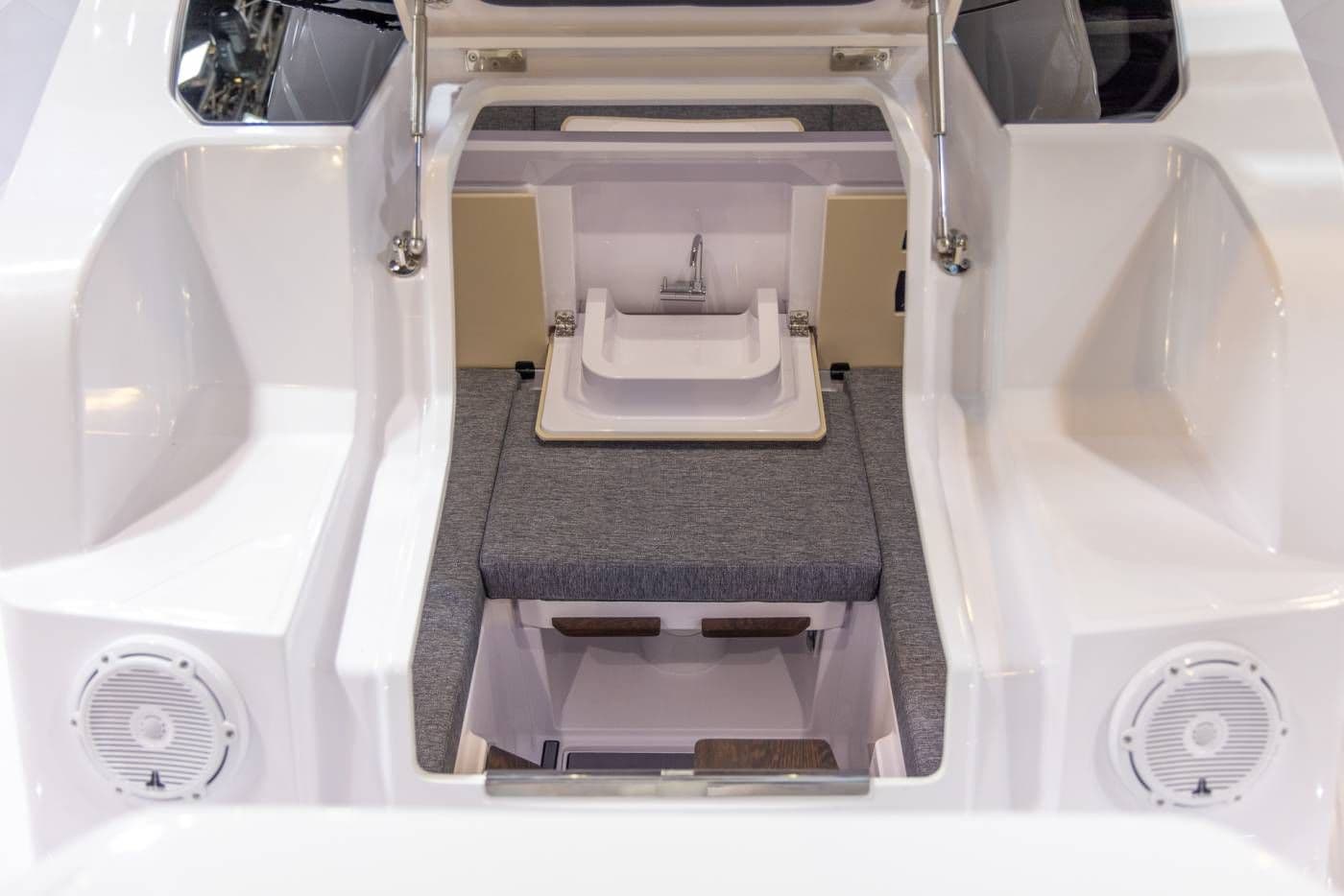 2025 Axopar 29 XC Cross Cabin Sold in San Diego, California Walk-around Boats 5