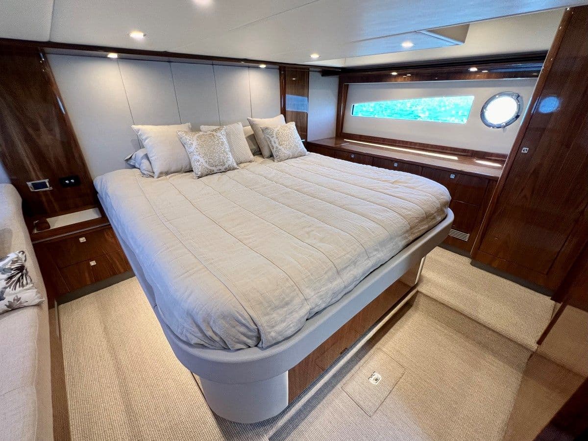 2019 Riviera 5400 Sport Yacht Sold in Miami, Florida Motor Yacht 2