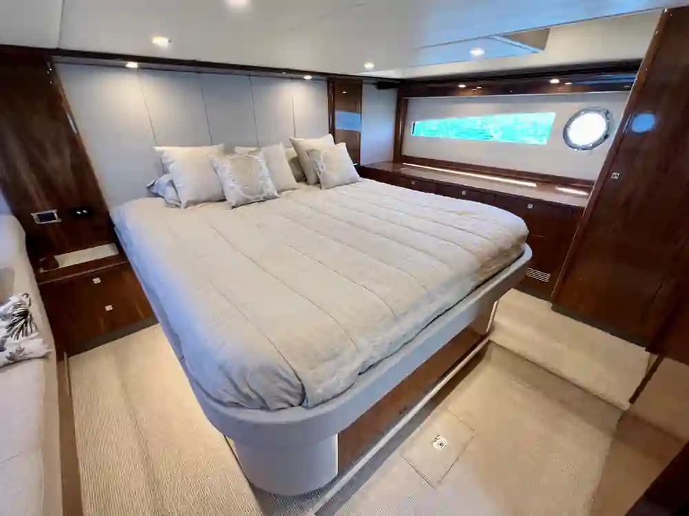 2019 Riviera 5400 Sport Yacht Sold in Miami, Florida Motor Yacht 2