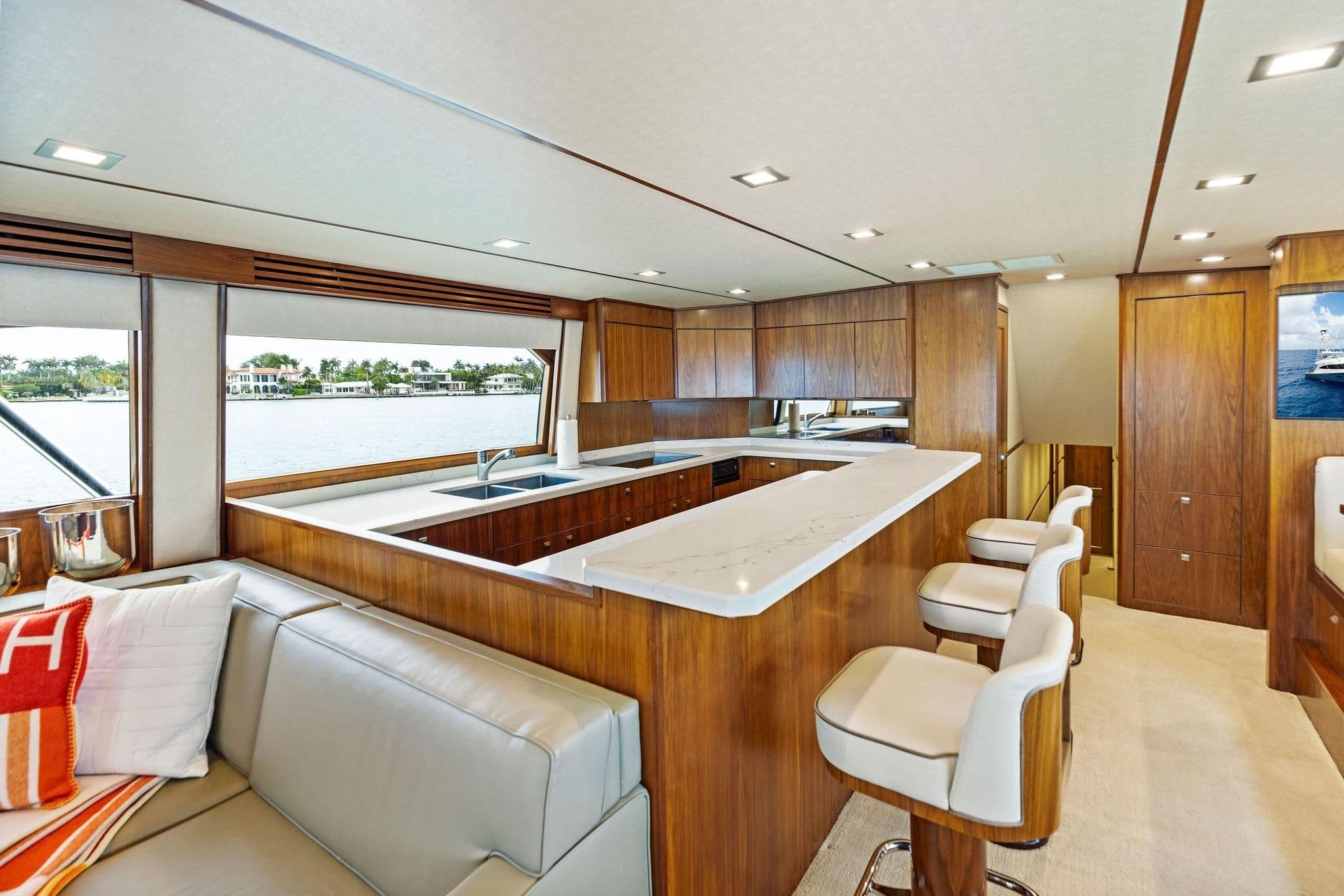 2018 Viking Yacht 80C te koop in Fort Lauderdale, Florida Sport Fishing 5