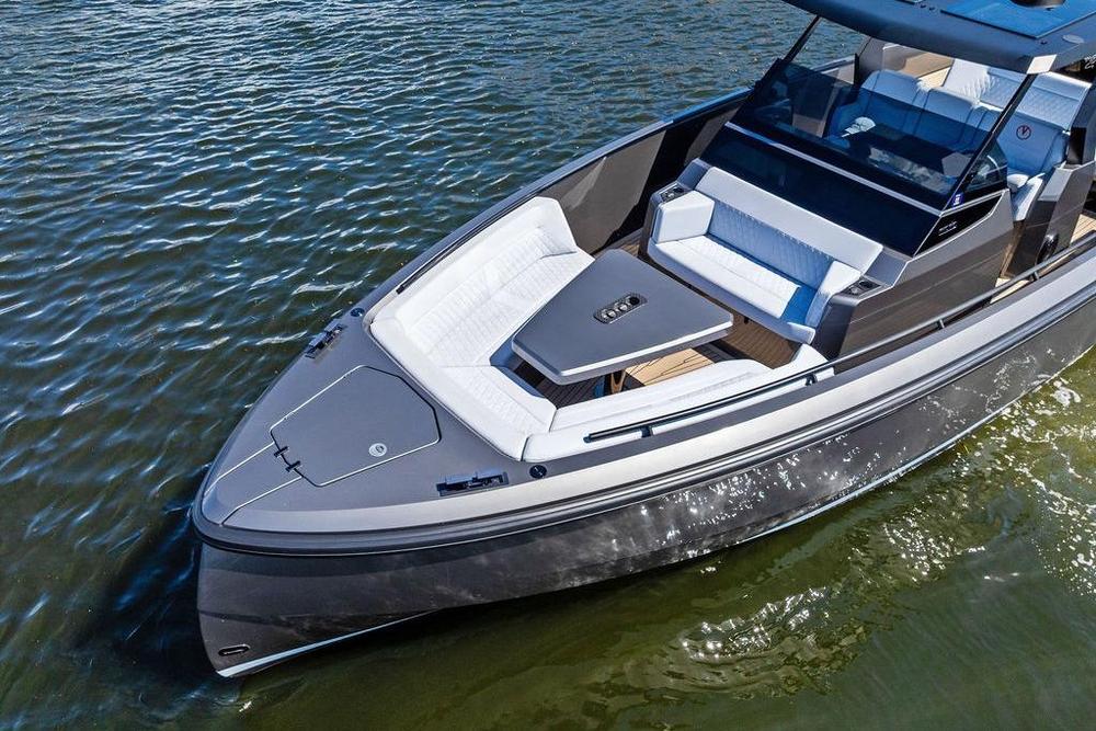 2024 Vanquish Yachts VQ40 Sports Line Outboard