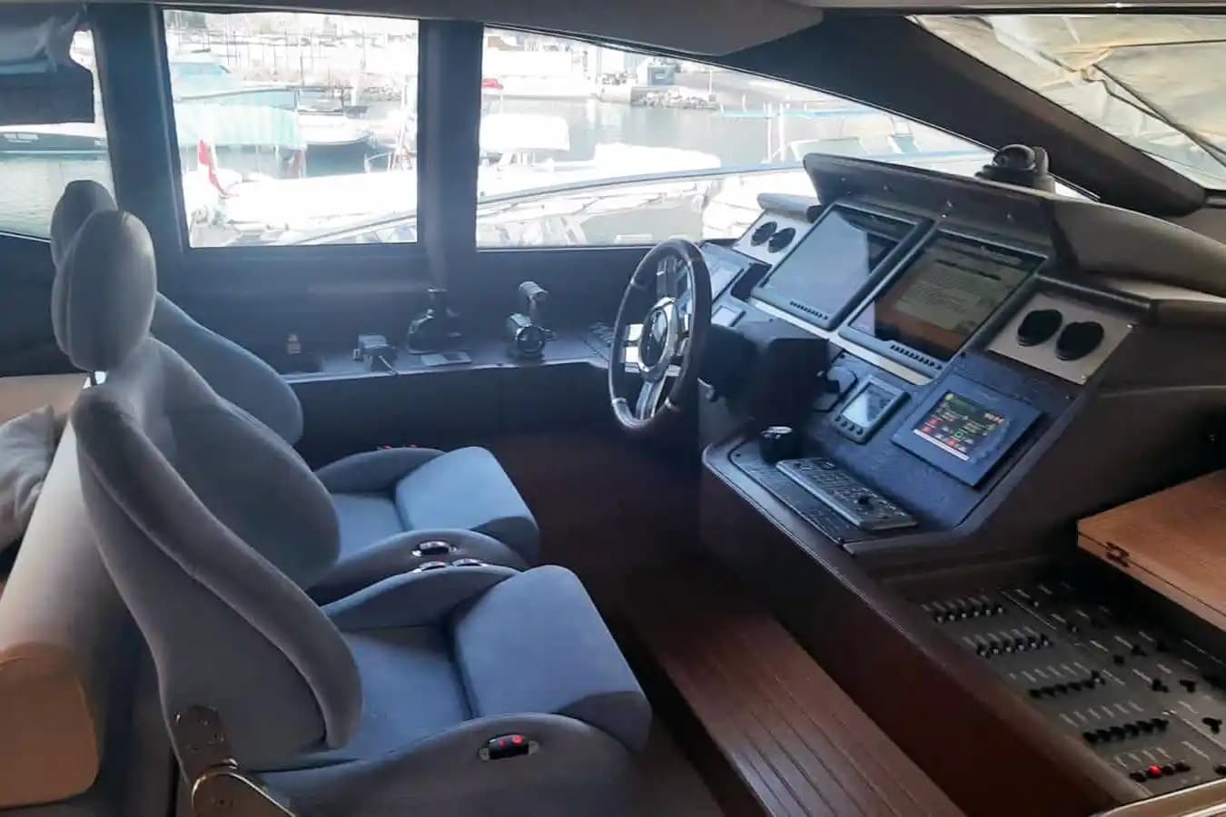 2011 Azimut 70 te koop in Dubai, AE Flybridge 4