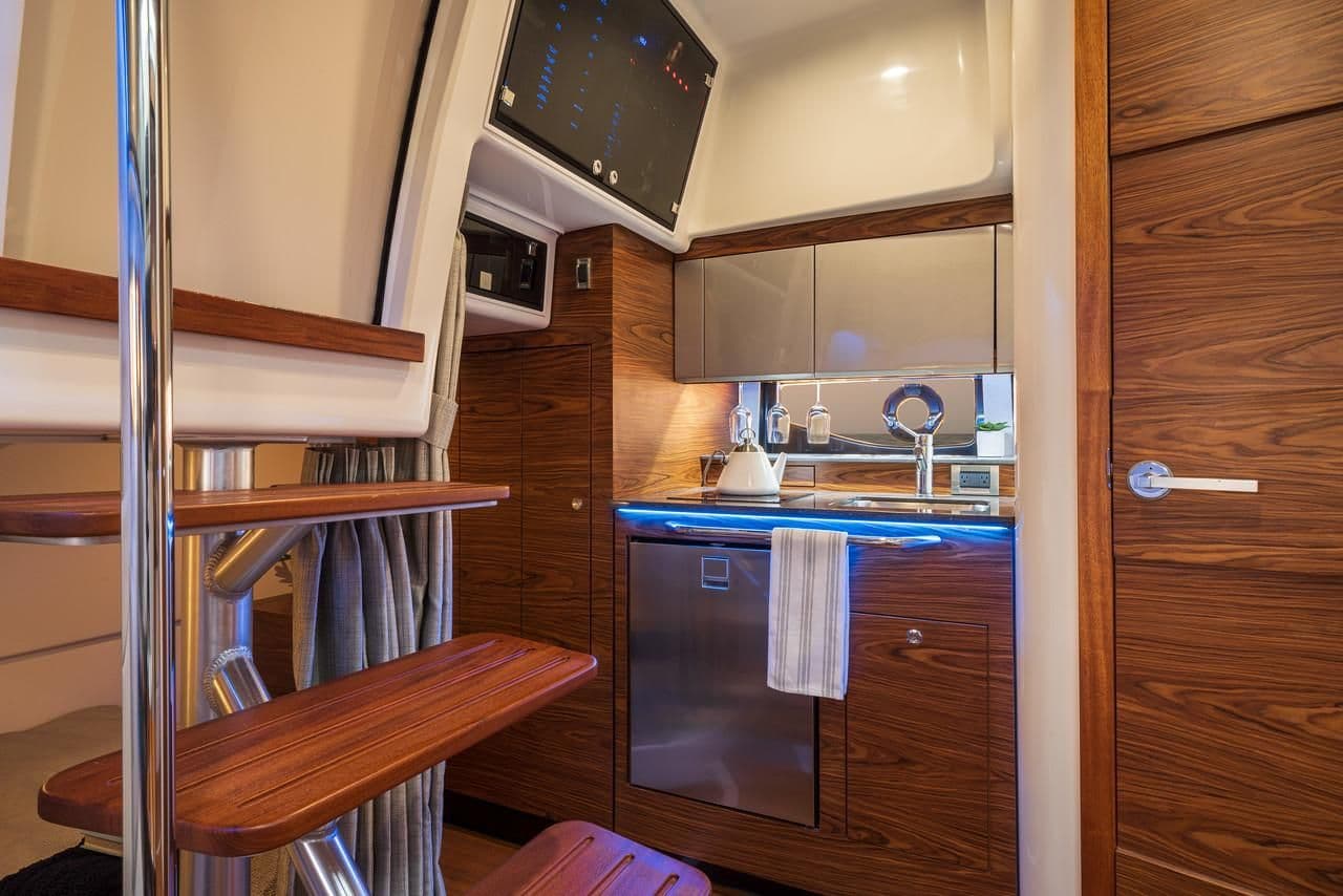 Boston Whaler 405 Conquest for Sale