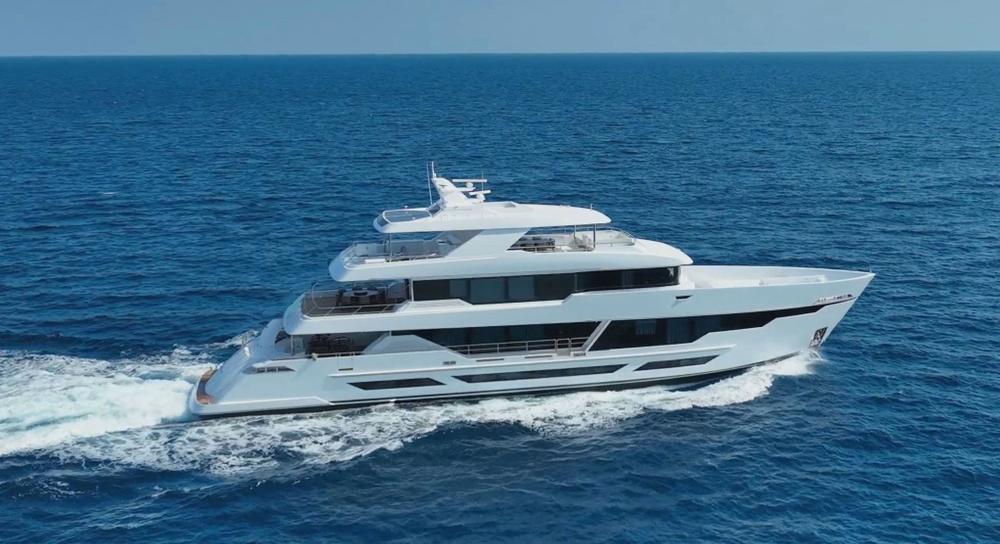 2025 Hargrave E Series 125′ Tri-Deck