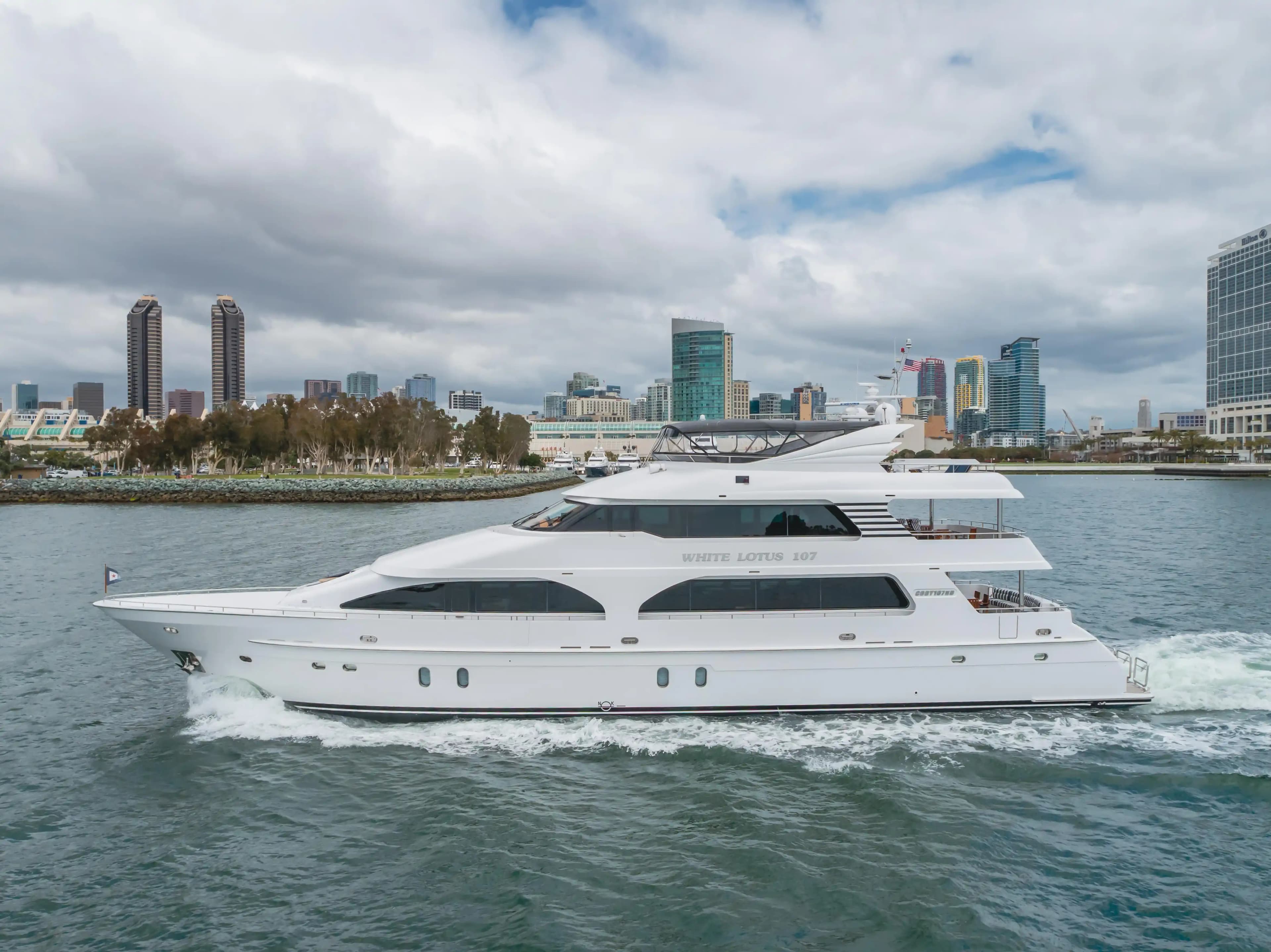 2011 President Yachts 107 for Sale in San Diego, California Motor Yacht 4