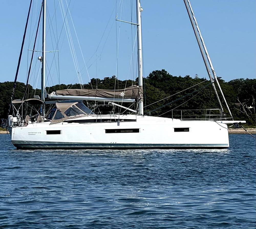 2021-jeanneau-sun-odyssey-410-sail-9589582-20241108080421154-1_XLARGE.jpg