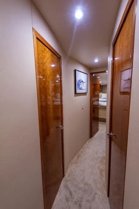 2001 Hatteras 65 Convertible for Sale in Miami, Florida Saltwater Fishing 4